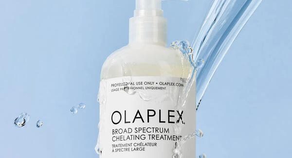 Hoe gebruik je OLAPLEX Broad Spectrum Chelating Treatment?
