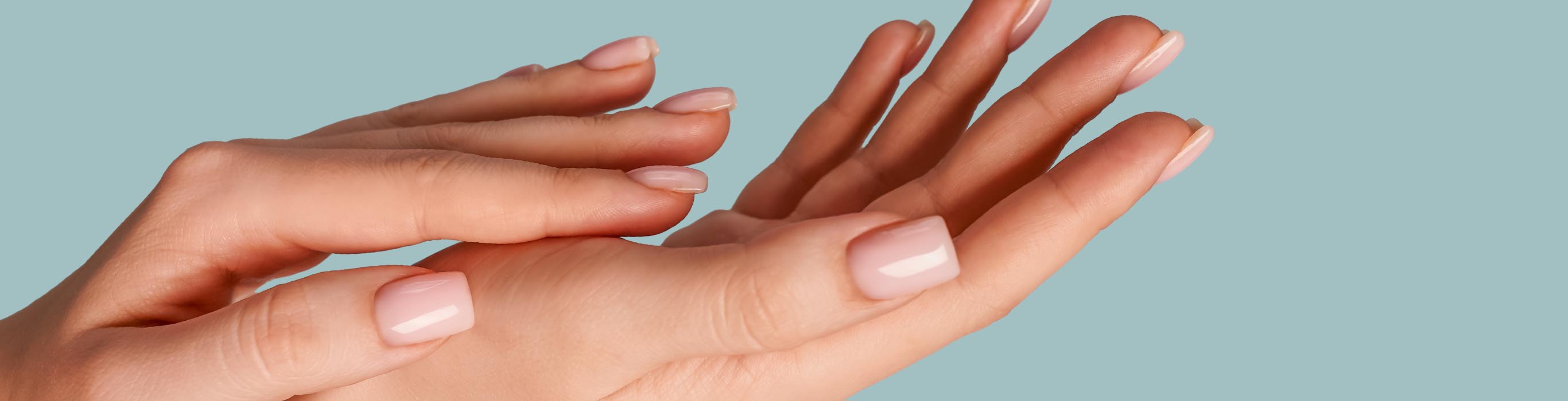Professionele verzorging om de nagels te versterken