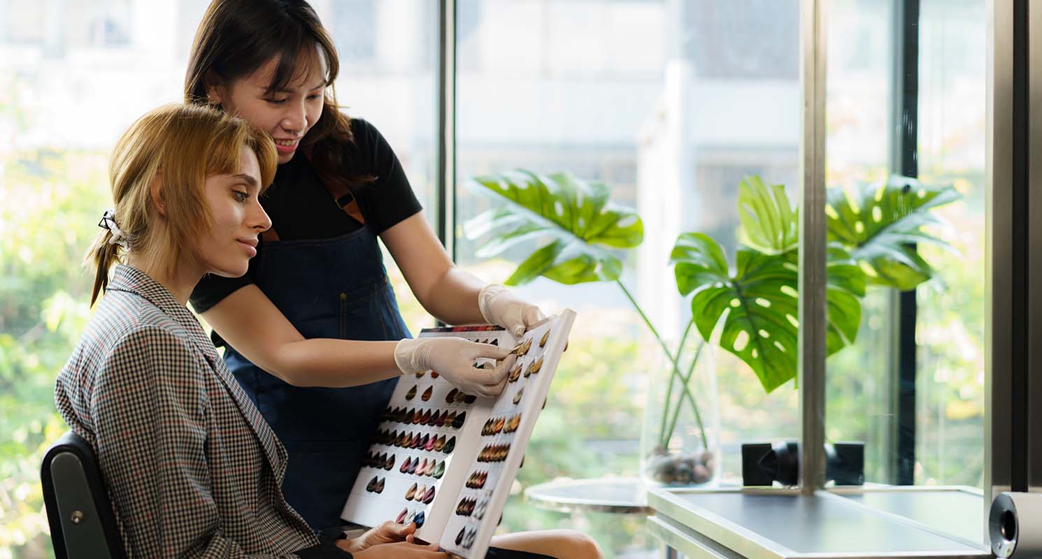 Wanneer is een blonde balayage niet haalbaar bij een klant?