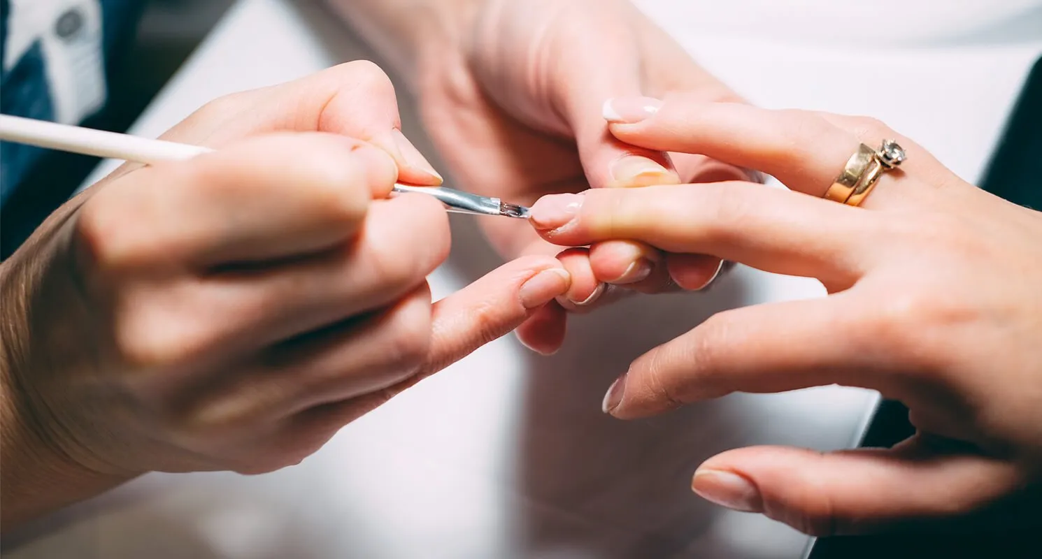 Wat te doen bij een allergie voor acryl- of gelnagels